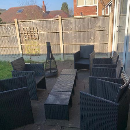Spacious 5 Bedroom House - Sleeps 7 - 3-Car Driveway - Work - Leisure Wolverhampton Exterior foto