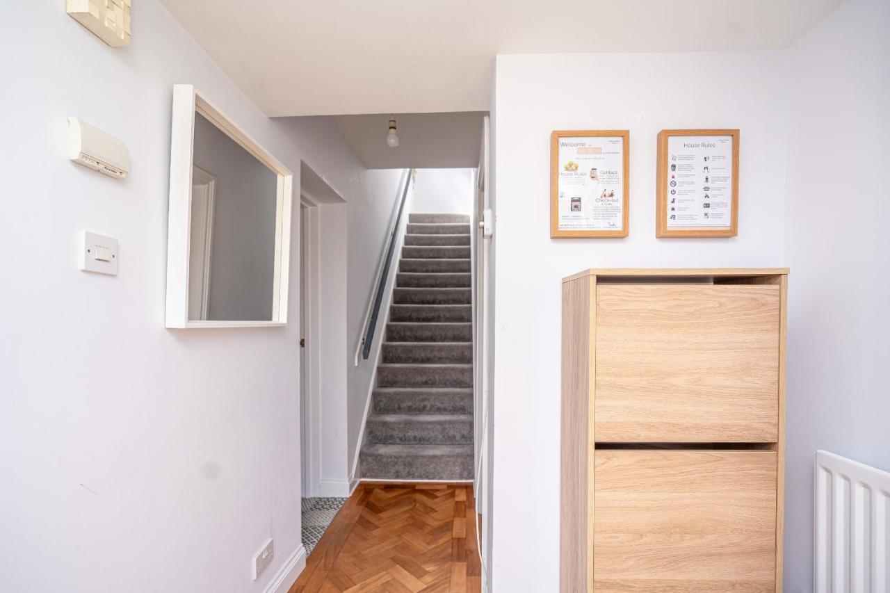 Spacious 5 Bedroom House - Sleeps 7 - 3-Car Driveway - Work - Leisure Wolverhampton Exterior foto
