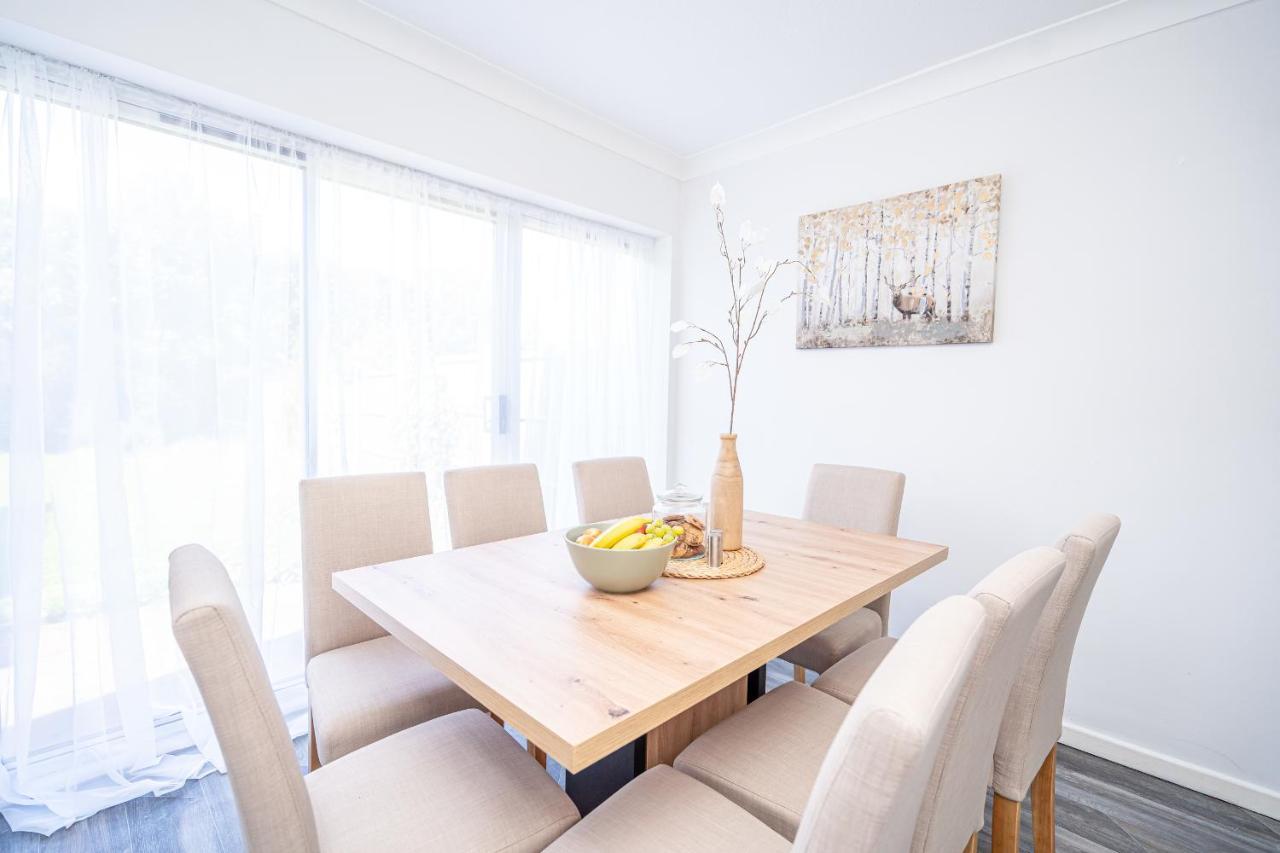 Spacious 5 Bedroom House - Sleeps 7 - 3-Car Driveway - Work - Leisure Wolverhampton Exterior foto