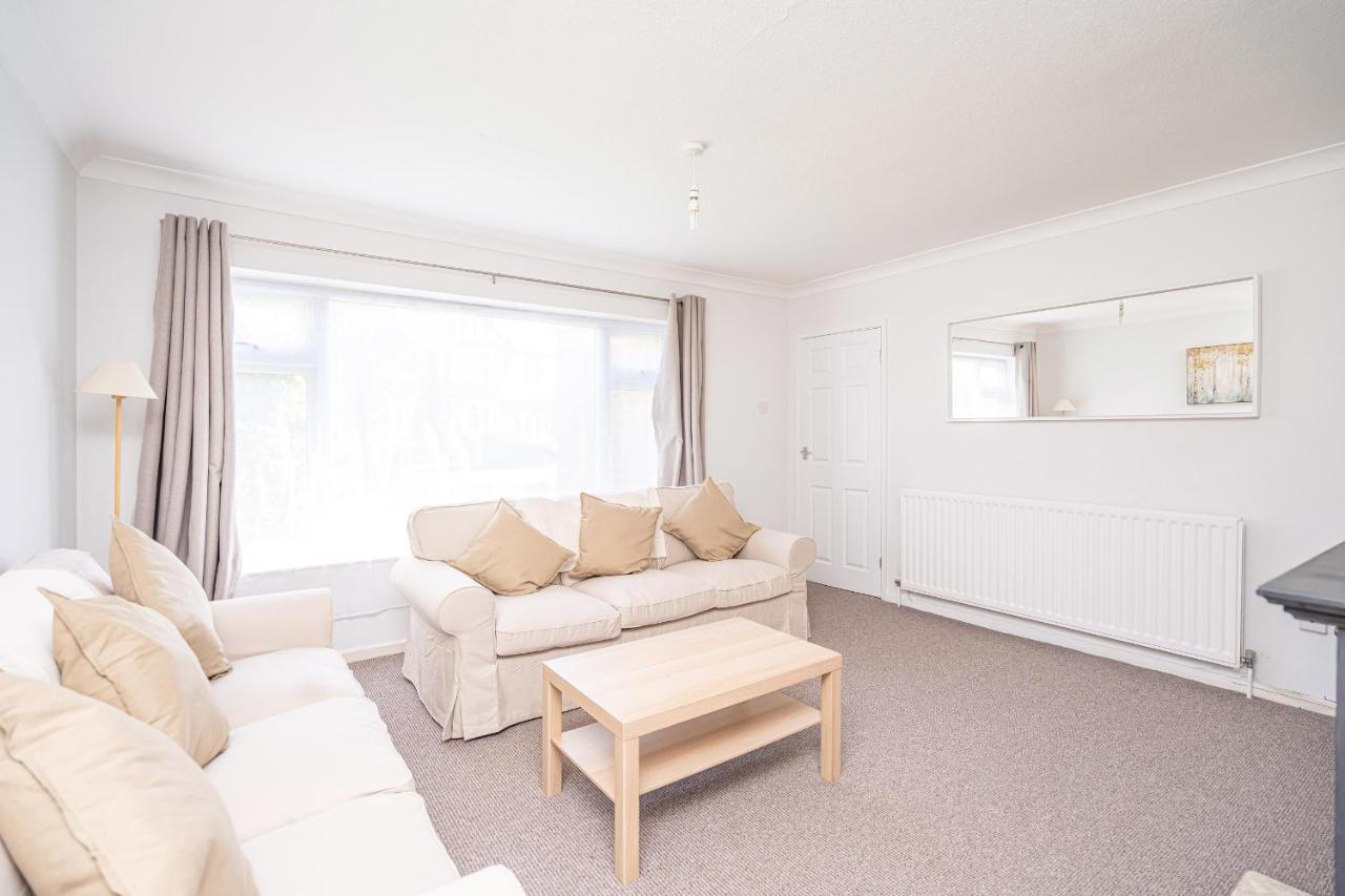 Spacious 5 Bedroom House - Sleeps 7 - 3-Car Driveway - Work - Leisure Wolverhampton Exterior foto